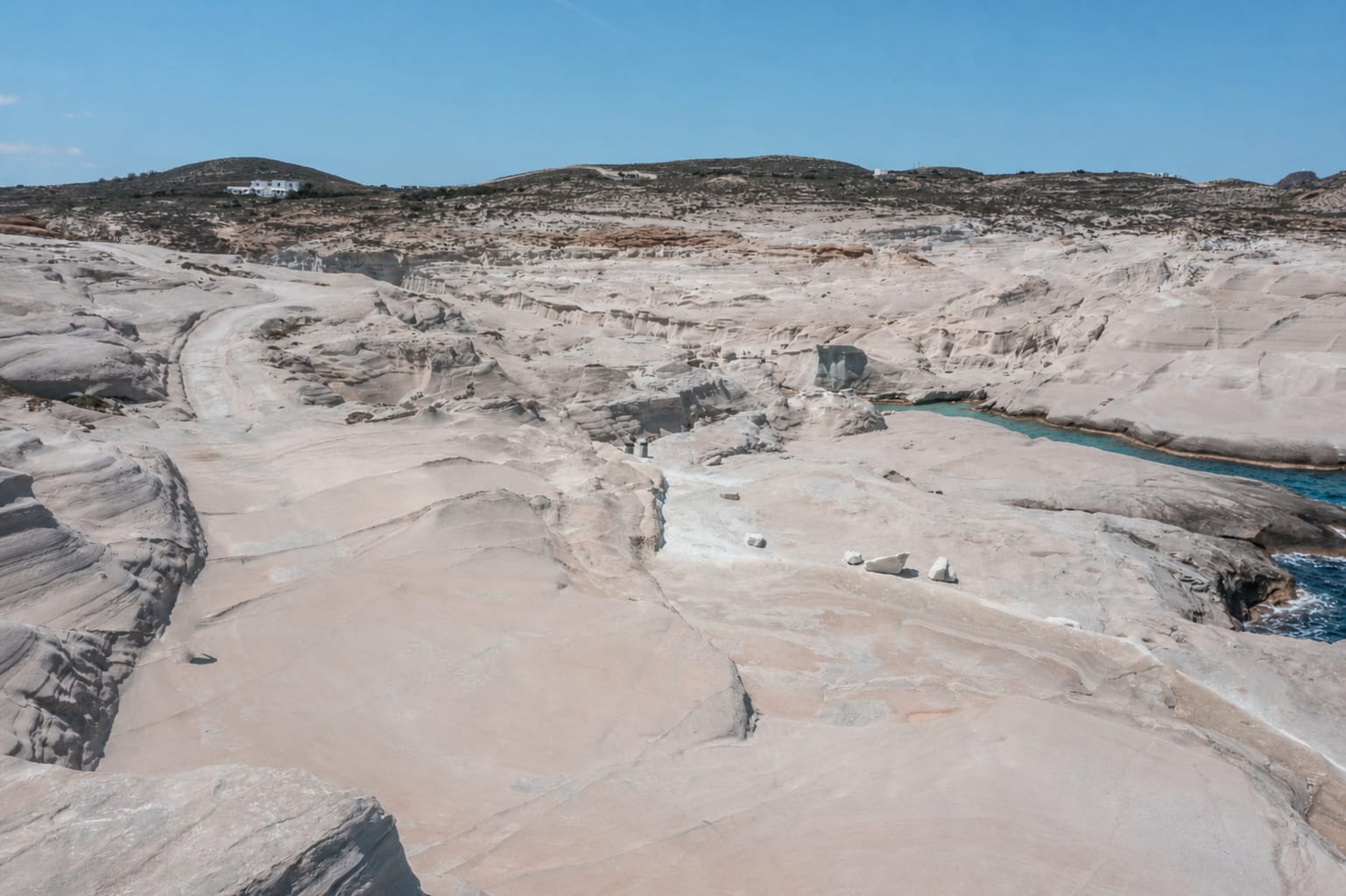 Sarakiniko Beach, a notable coastal attraction on Milos for island sightseeing.