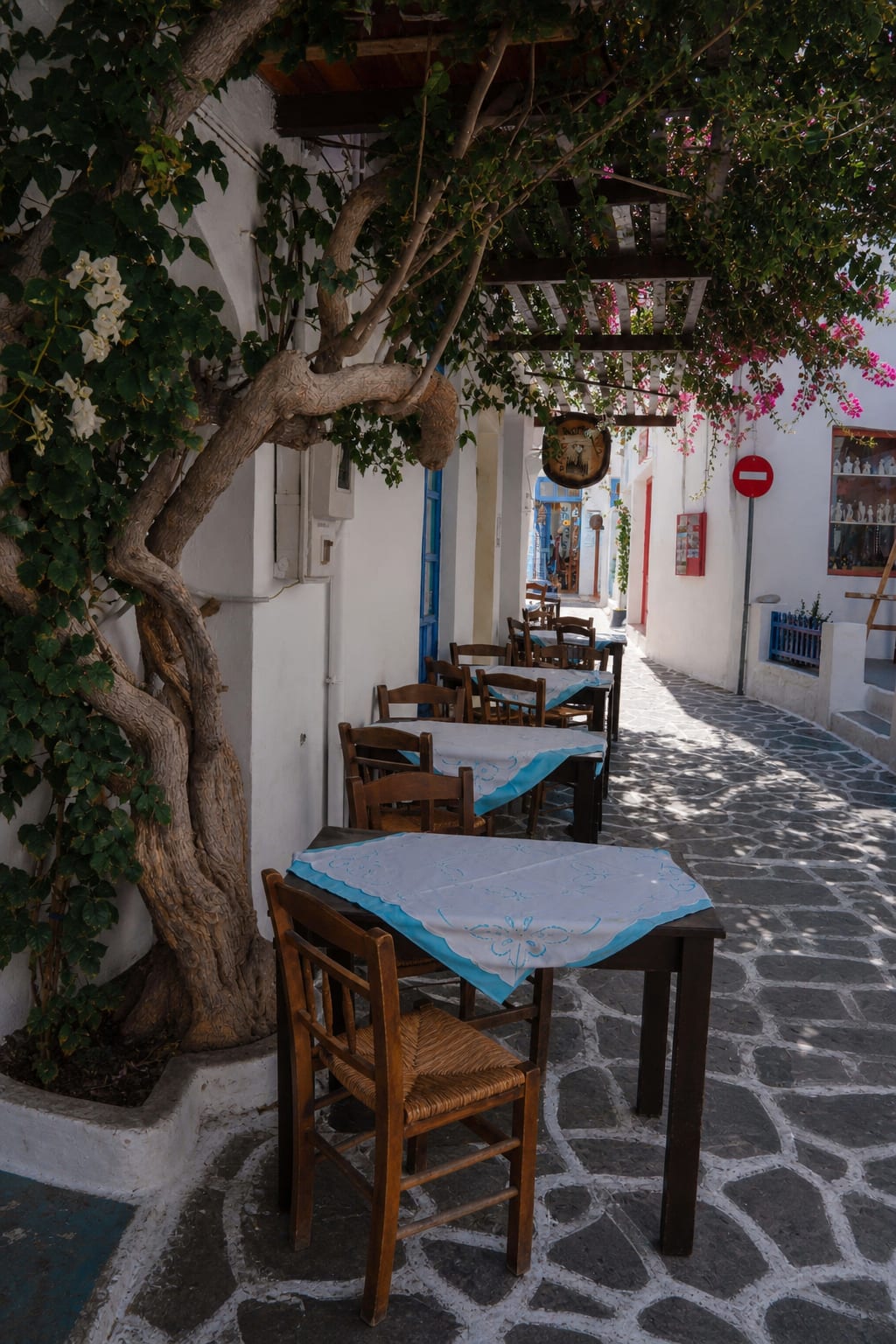 Plaka town on Milos, a picturesque destination for island sightseeing.