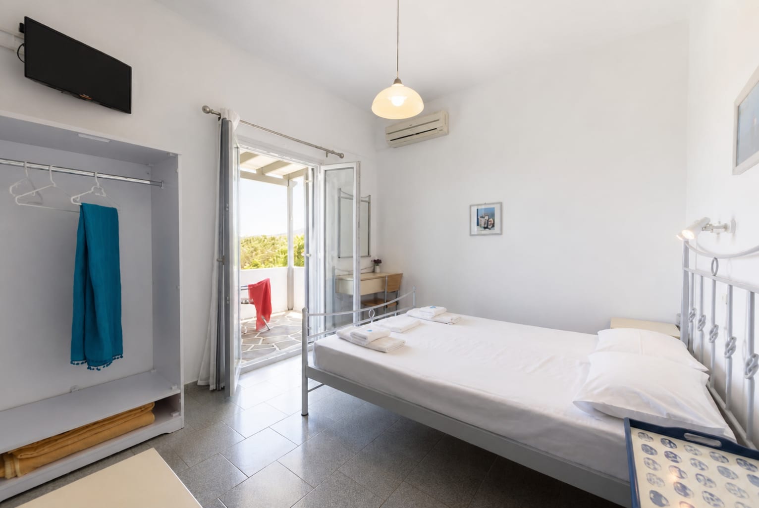 Studios and accommodation options in Naoussa on Paros island