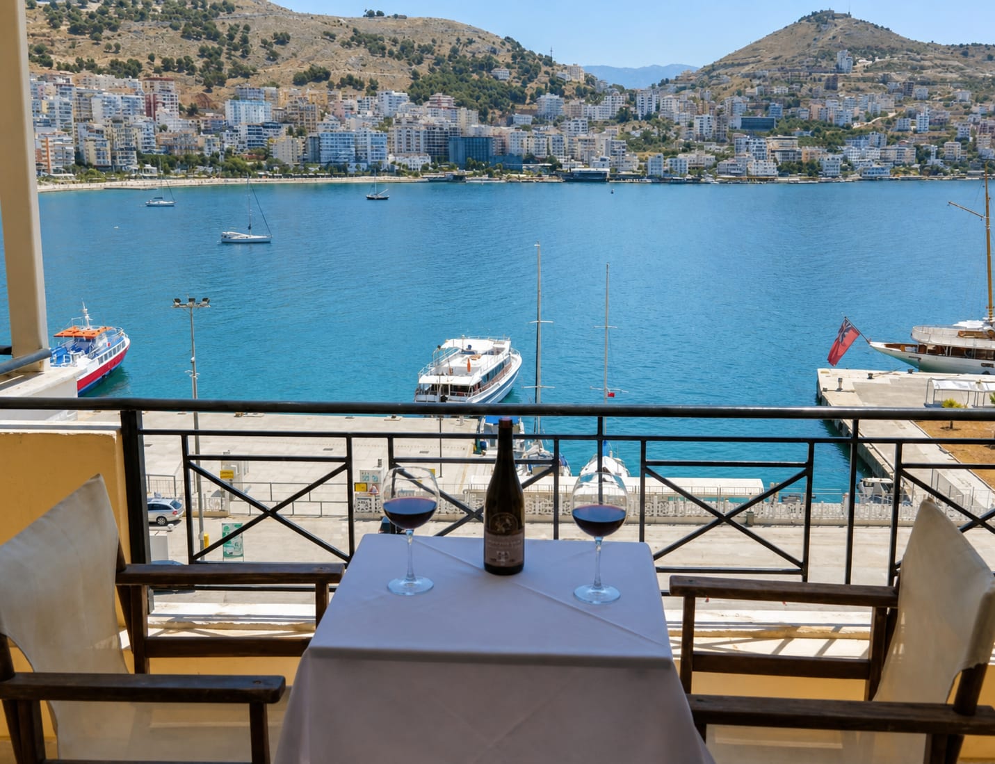 Hotel Mano with views over Sarandë Bay.