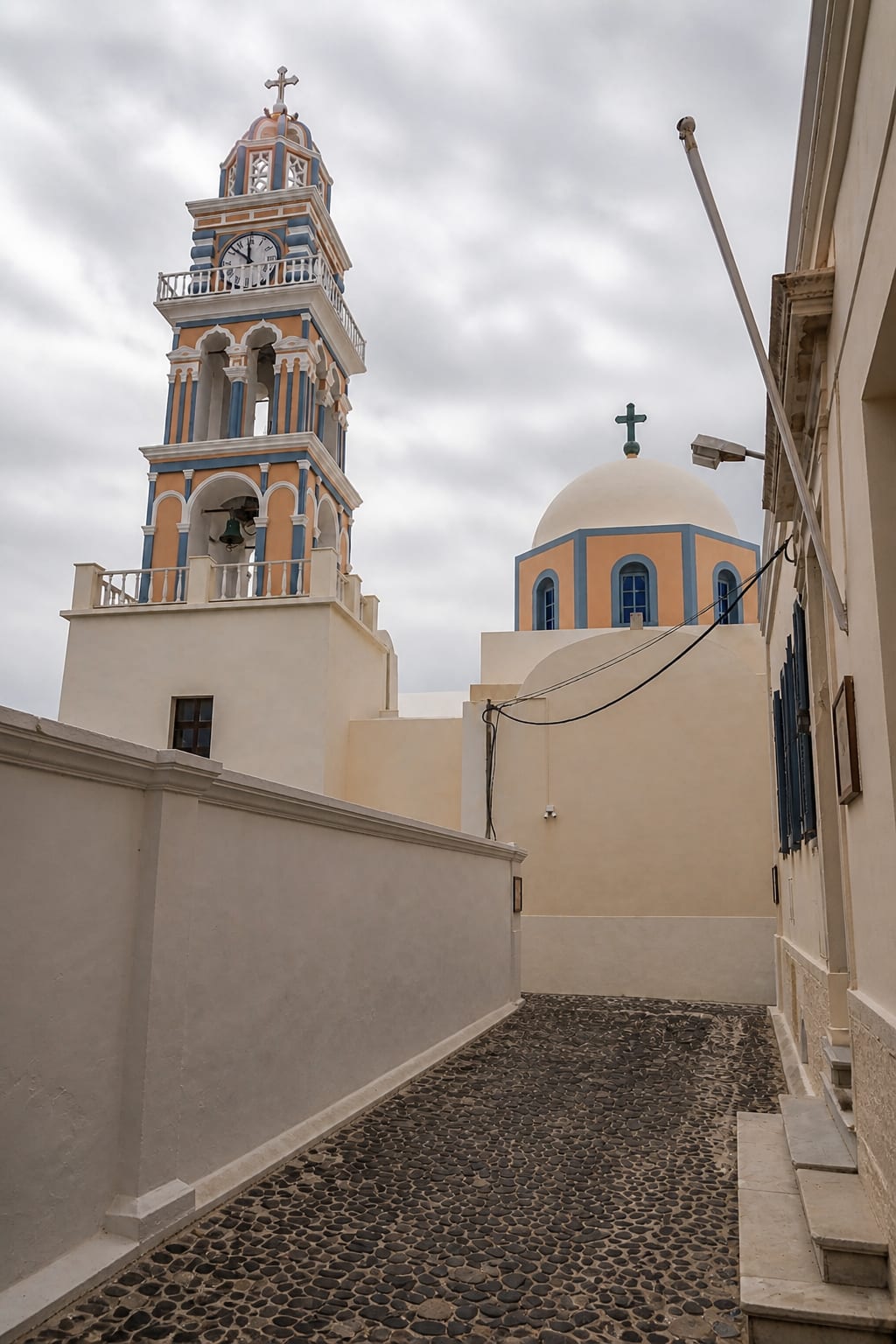 Whitewashed town streets and viewpoints in Fira, Santorini